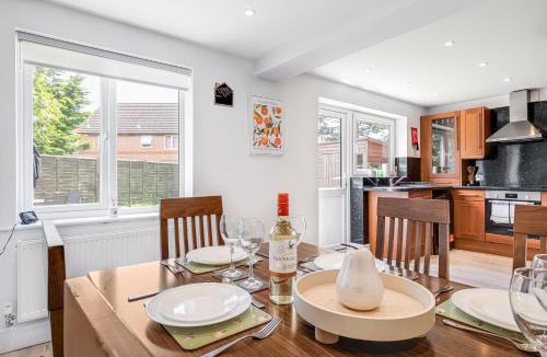 Wootton Apartment | Comfortable Home away from Home with FREE Parking