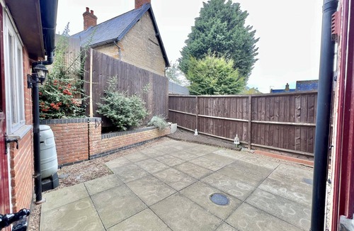 Milton Malsor House | Comfortable Home - Free Parking & Wi-Fi