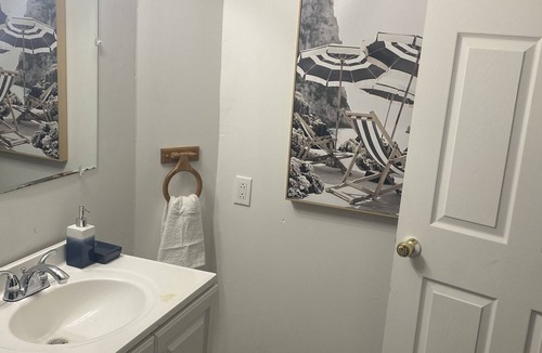 Cahokia House | Comfortable home if your visiting the St. Louis area for work or play