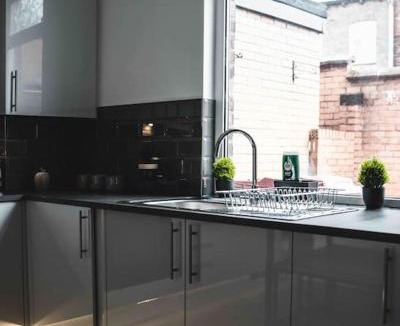 Farnworth House | Comfortable Home In Bolton