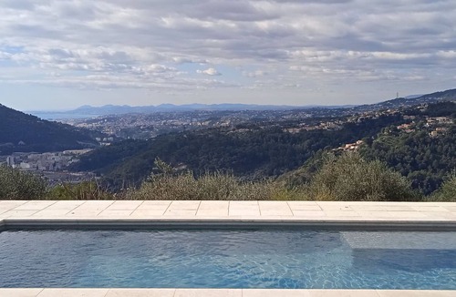 Drap House | Comfortable Home in Drap with swimming pool, 15 km from Nice