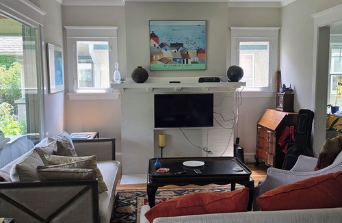 Oak Park Apartment | Comfortable home in historic Oak Park- open For Thanksgiving and Christmas!