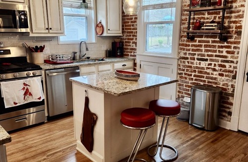 Lindenwood Park House | Comfortable home in lovely Lindenwood Park neighborhood with all the amenities.