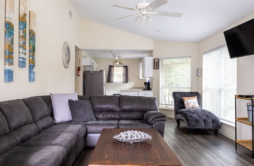 New Braunfels Ski Chalet | Comfortable Home on the Guadalupe!