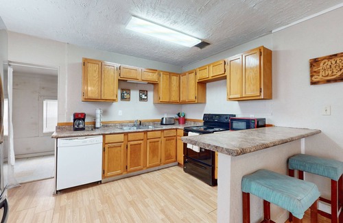 Ingleside House | Comfortable home with spacious living room, kitchen & dining area