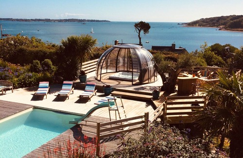 Loguivy House | Comfortable house with private pool & spa