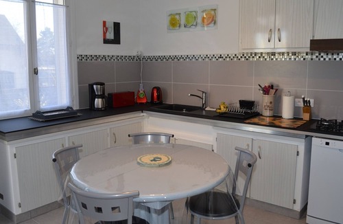 Saint-Avertin Cottage | Comfortable house, pets allowed, enclosed garden