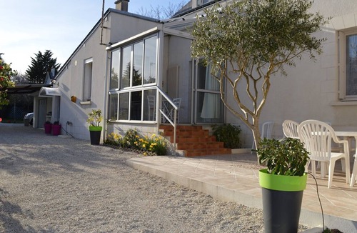 Saint-Avertin Cottage | Comfortable house, pets allowed, enclosed garden