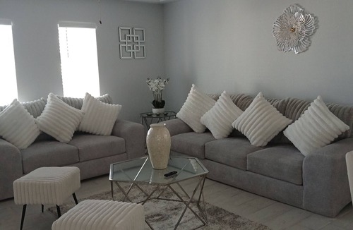 Chamberino House | Comfortable House in West Side