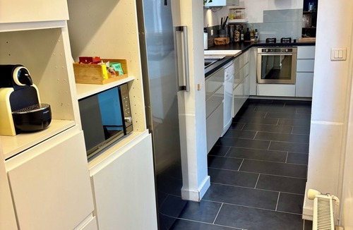 Reims House | Comfortable House Private Hot Tub Spacious Secure Garage Parking