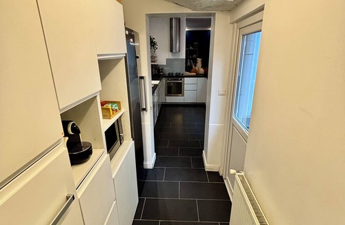 Reims House | Comfortable House Private Hot Tub Spacious Secure Garage Parking