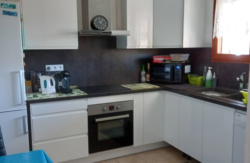 Laroque House | Comfortable house with secure garden