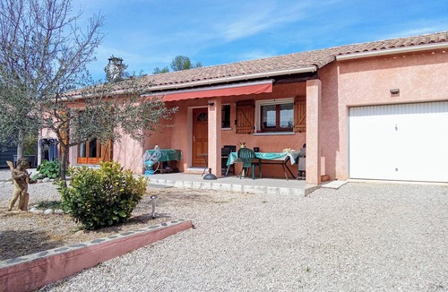 Laroque House | Comfortable house with secure garden