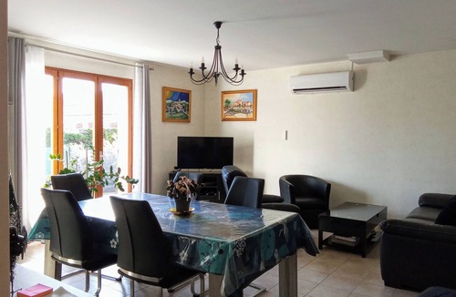 Laroque House | Comfortable house with secure garden