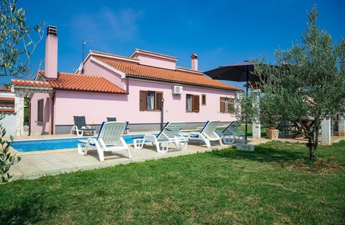 Grandici Villa | Comfortable house with swimming pool, in quiet village
