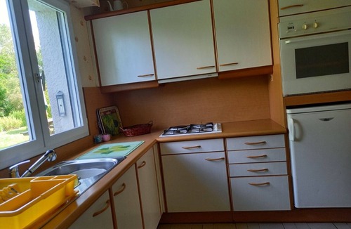 Verton House | Comfortable house with large garden