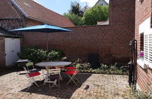 Nesle House | Comfortable house with outdoor area