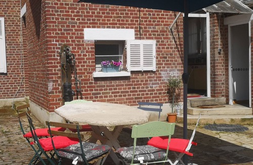 Nesle House | Comfortable house with outdoor area