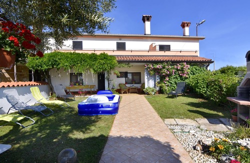 Radini House | Comfortable house with patio and garden near Umag