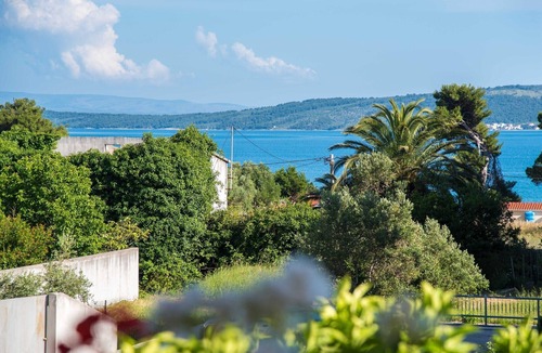 Kastel Stafilic Apartment | Comfortable Kastel Stafilic Apartment with Balcony - Two Bedroom Apartment with Balcony and Sea View