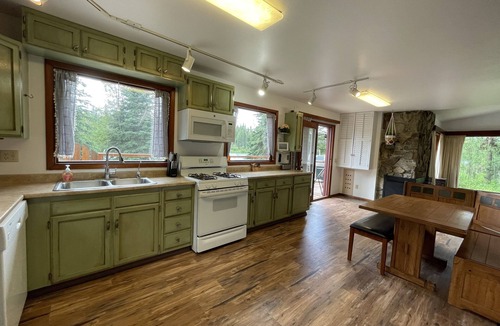 Sterling House | Comfortable Kenai River Cabin
