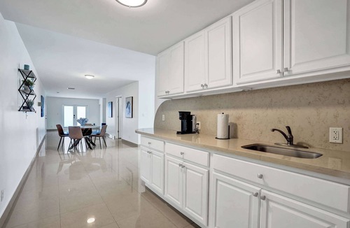Mango Groves House | Comfortable Large Studio w/Pool at Lake Worth