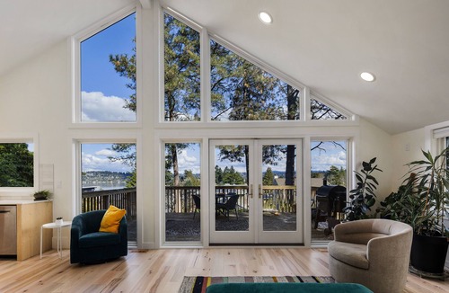 Seattle Metro Area House | Comfortable Lake-View Home in Seattle