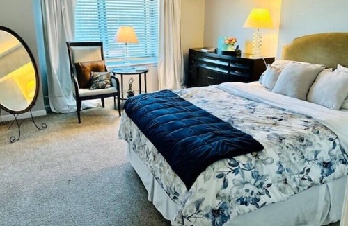 Cherry Hill Apartment | Comfortable light filled staynn