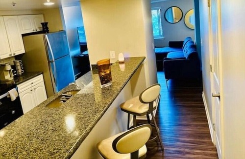 Cherry Hill Apartment | Comfortable light filled staynn