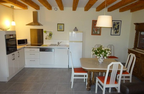 Huismes Cottage | Comfortable lodging in Huismes, near Chinon with enclosed courtyard
