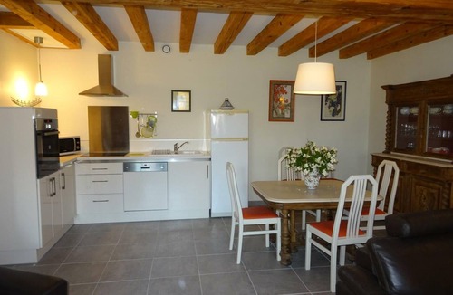 Huismes Cottage | Comfortable lodging in Huismes, near Chinon with enclosed courtyard
