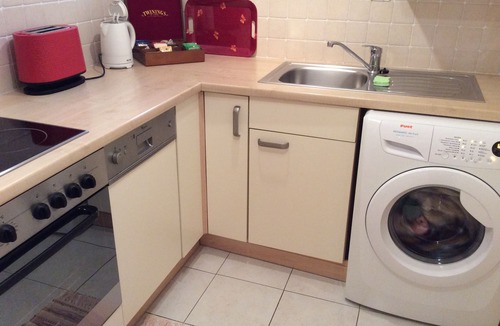 Duillier Apartment | Comfortable lower ground floor flat in picturesque village above Nyon
