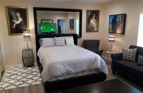 Northridge House | Comfortable Luxury Studio