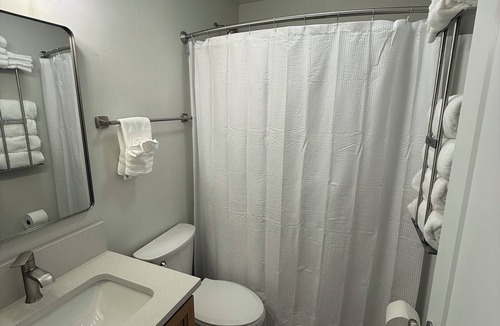Stratford House | Comfortable Midterm Stay – All Utilities Included