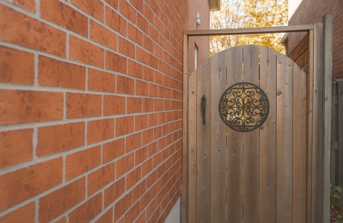 Fairview House | Comfortable Mississauga Stay, Private Entry, Laundry & Wi-Fi