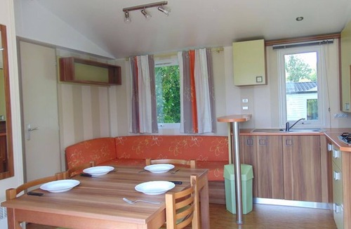 Avrille House | Comfortable mobile home for 8 with terrace