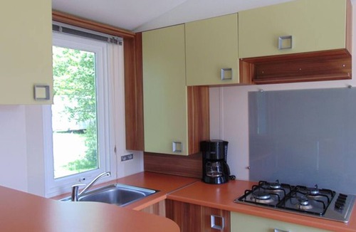 Avrille House | Comfortable mobile home for 8 with terrace