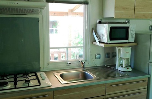 Collias House | Comfortable Mobile Home with Terrace in Collias