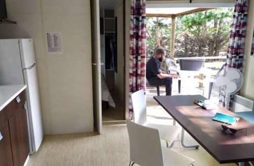 Laurens House | Comfortable mobile home with terrace for 5 people