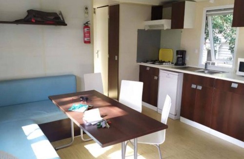Laurens House | Comfortable mobile home with terrace for 5 people