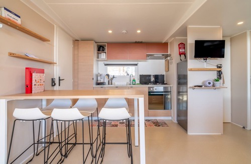 Vendres House | Comfortable Mobile Home at Domaine La Yole 5-Star Campsite