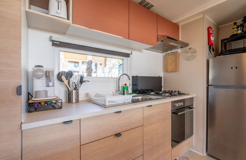 Vendres House | Comfortable Mobile Home at Domaine La Yole 5-Star Campsite