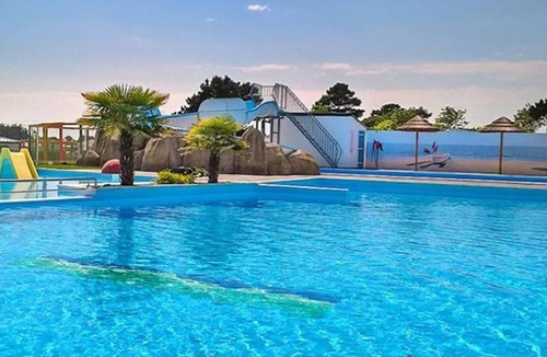 Brem Sur Mer House | Comfortable mobile home with terrace in Brem