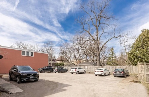 Downtown London Apartment | Comfortable Modern 2BR Apartment|Parking Available