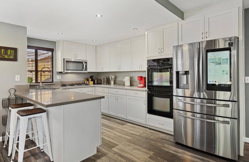 South Natomas House | Comfortable Modern 4 Bedroom/2 Bath Entire Home