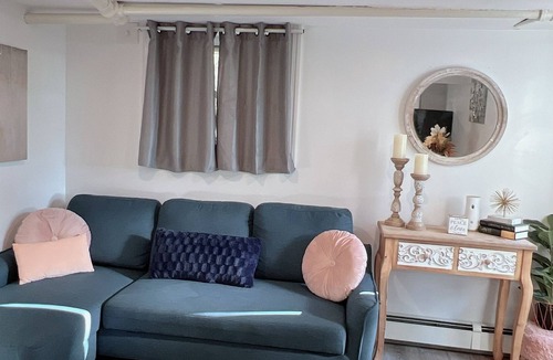 Park Hill House | Comfortable one bedroom apartment