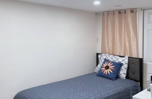 Park Hill House | Comfortable one bedroom apartment