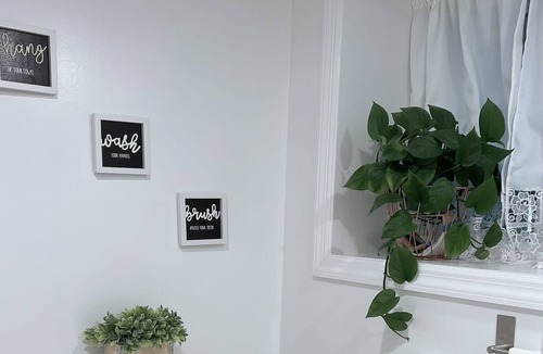 Park Hill House | Comfortable one bedroom apartment