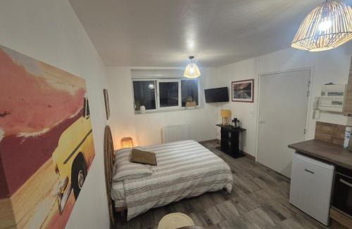 Peronne Apartment | Comfortable one-story studio apartment