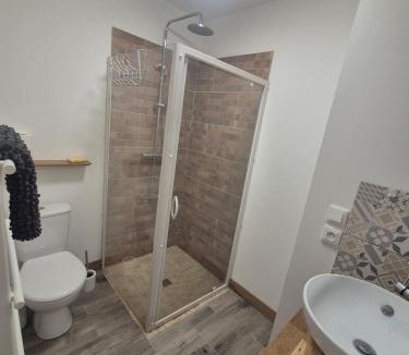 Peronne Apartment | Comfortable one-story studio apartment